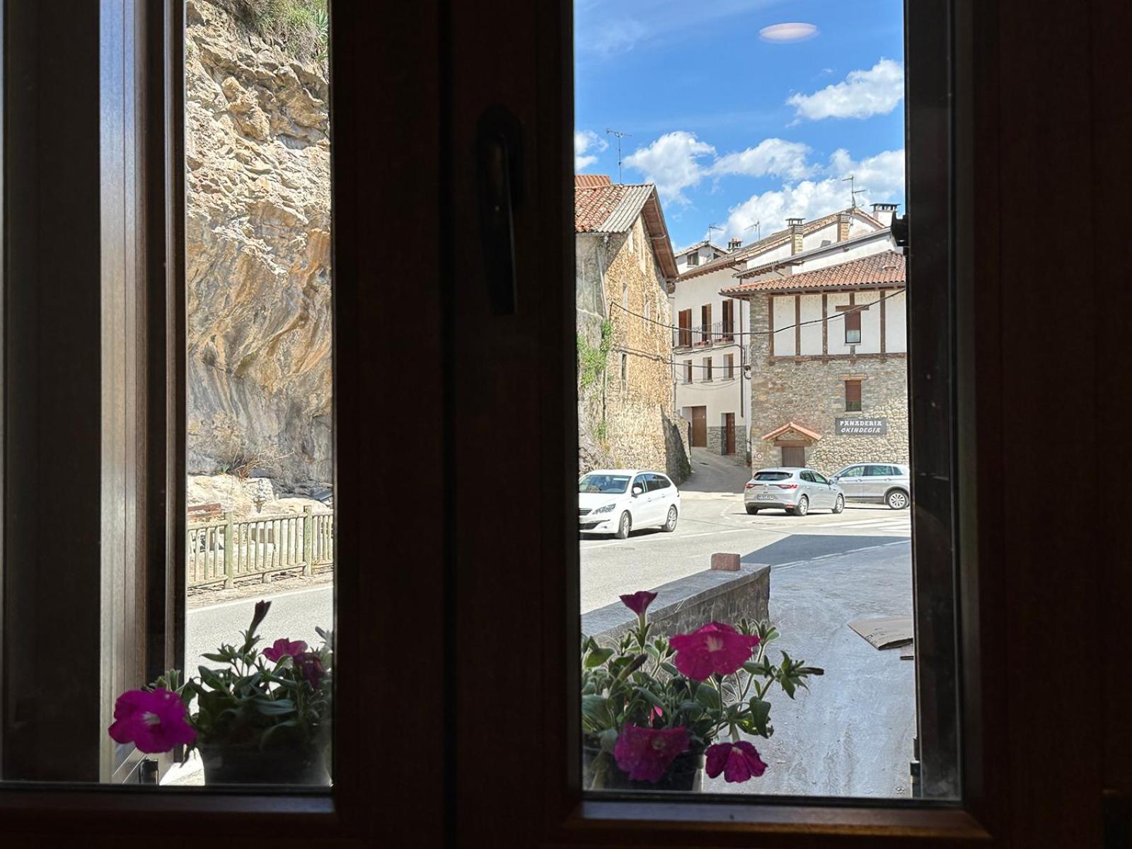 Apartamentos Rurales Ainariak Burgui Bagian luar foto